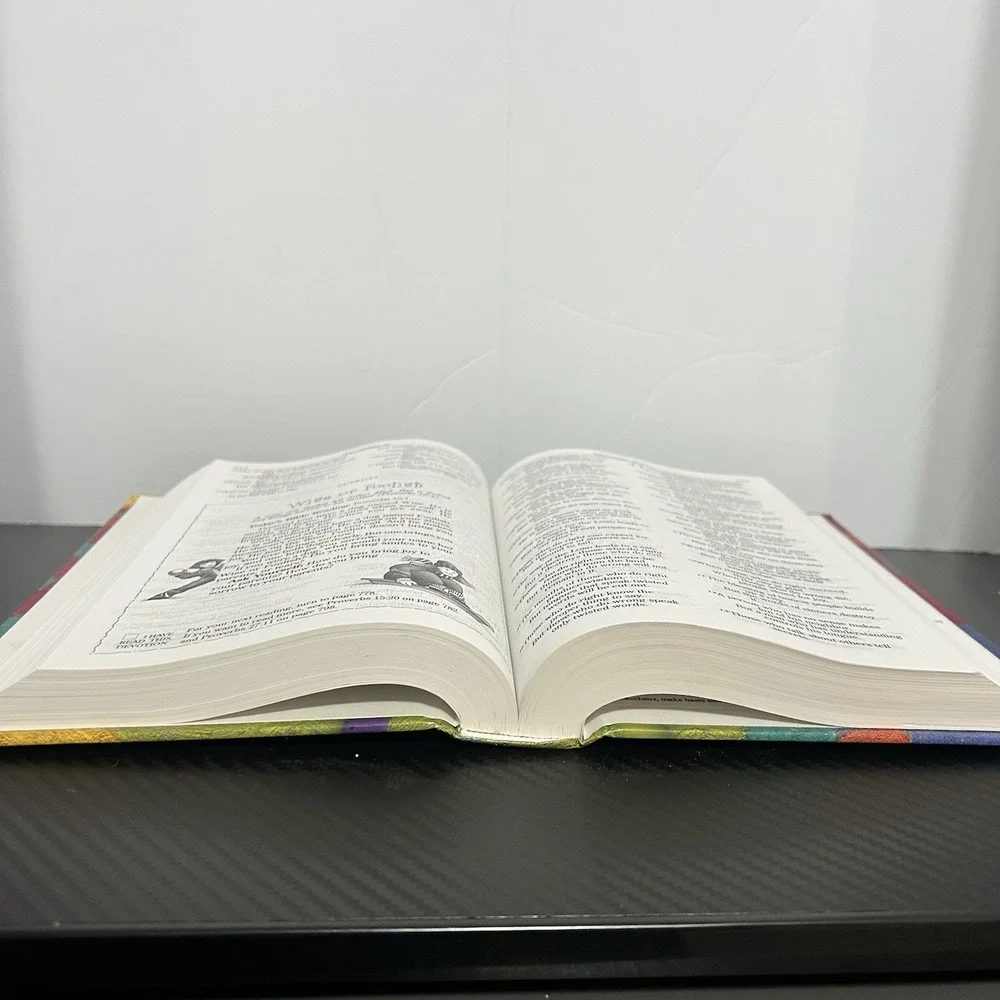 NIrV‎ Kids' Devotional Bible New International Reader's Version
